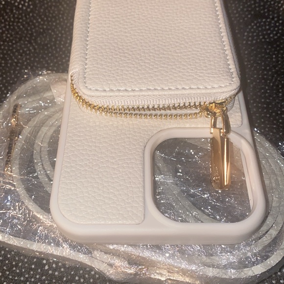 NWOT fashion iPhone case with adjustable crossbody strap. Cream with gold zipper - Picture 5 of 5
